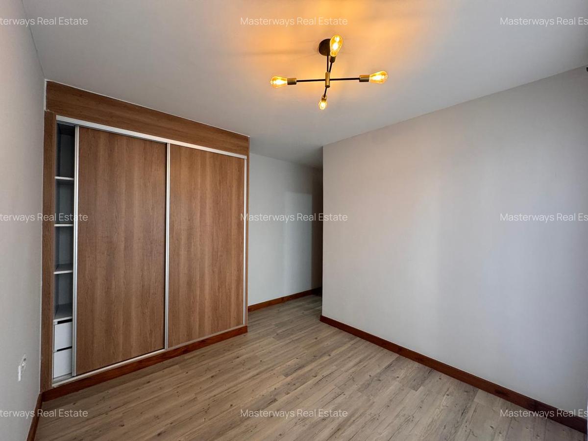 4 Bed Villa with En Suite in Membley - 14