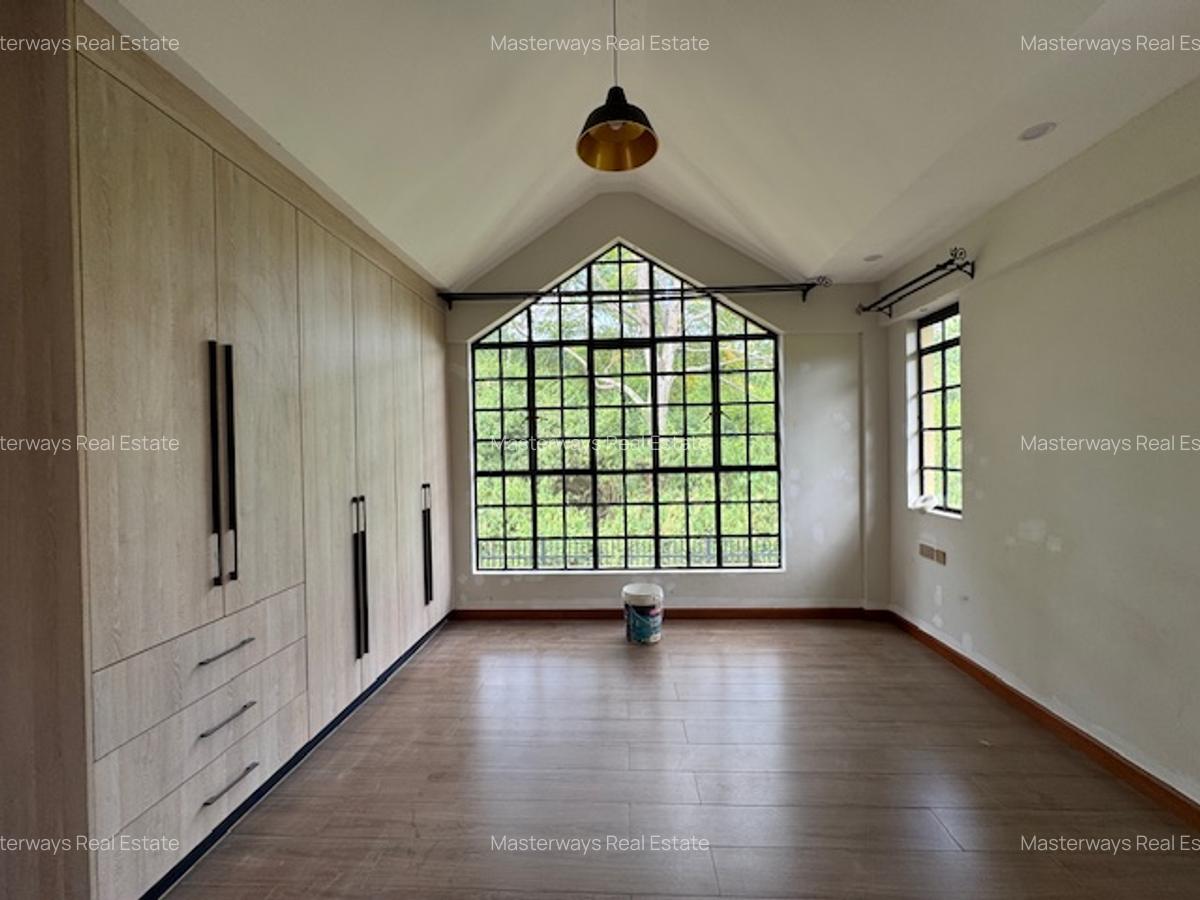 4 Bed Villa with En Suite in Rosslyn - 10