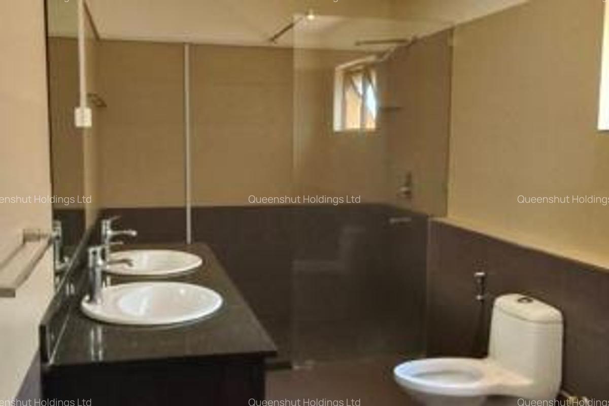 5 Bed Townhouse with En Suite in Westlands Area - 19