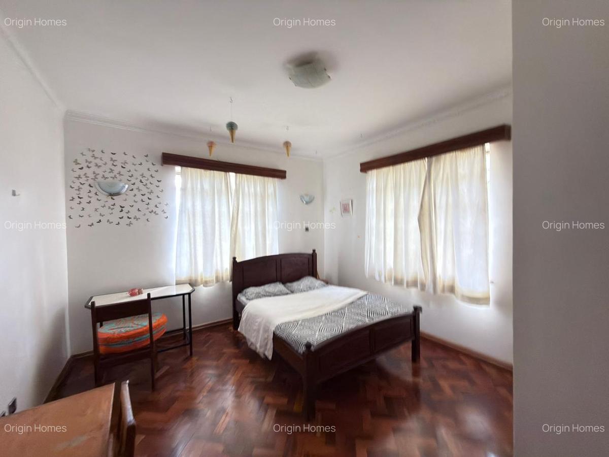 5 Bed House with En Suite at Nyari - 10