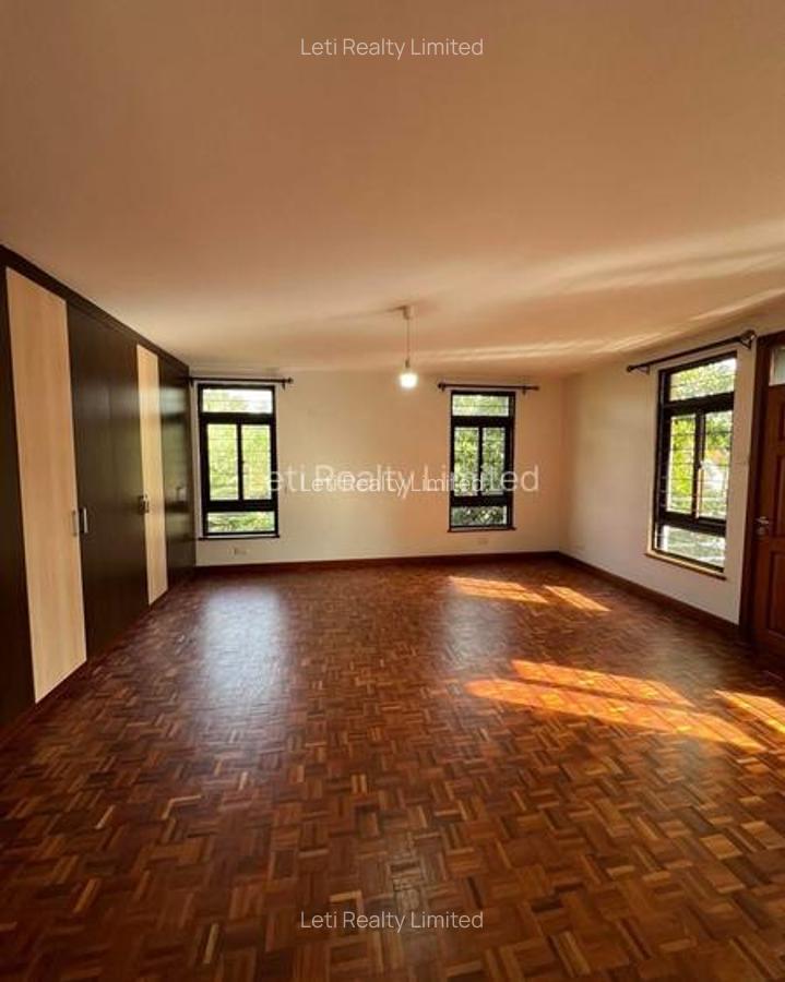 5 Bed Townhouse with En Suite in Lavington - 6