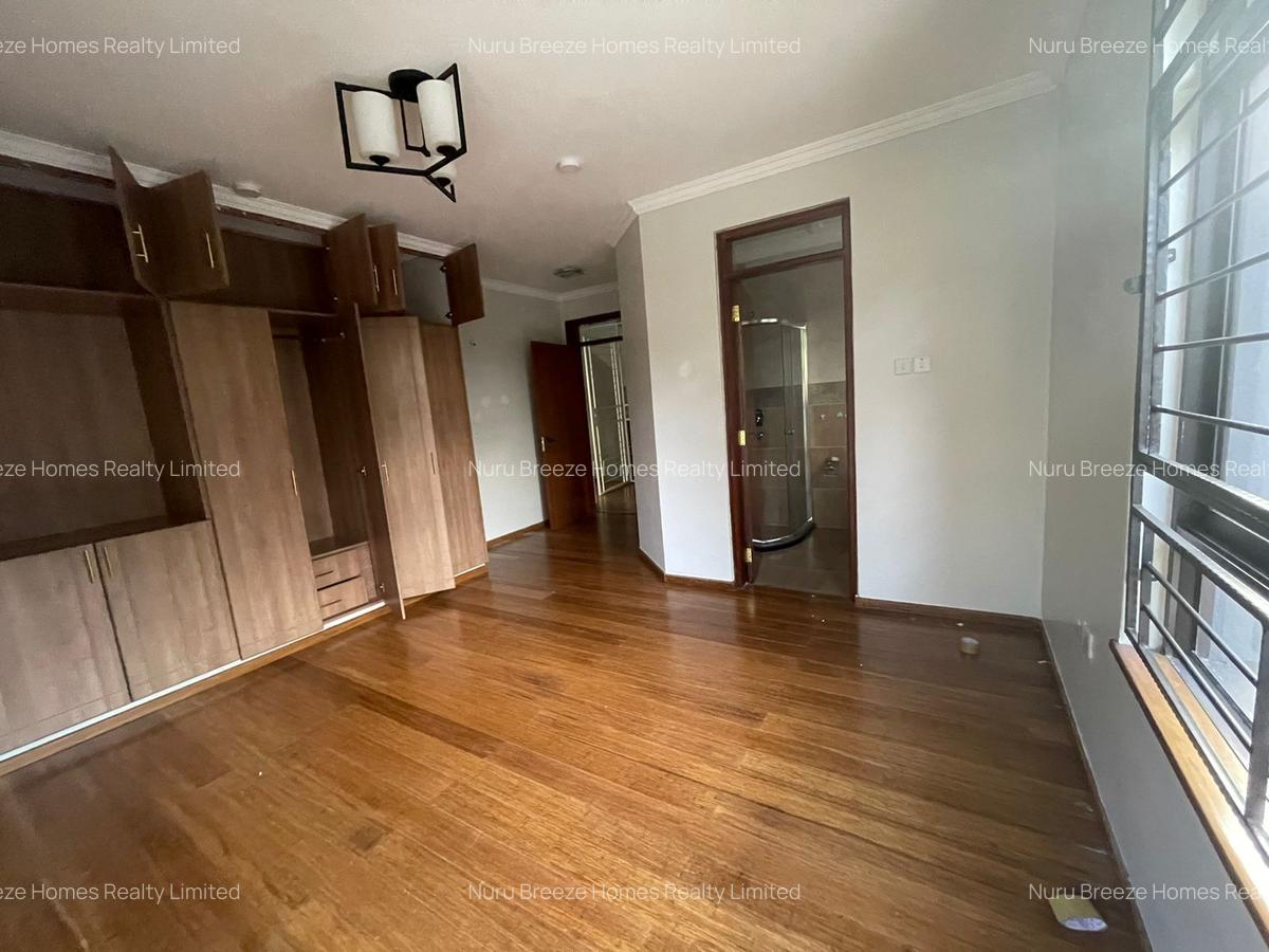 5 Bed Townhouse with En Suite in Lavington - 4