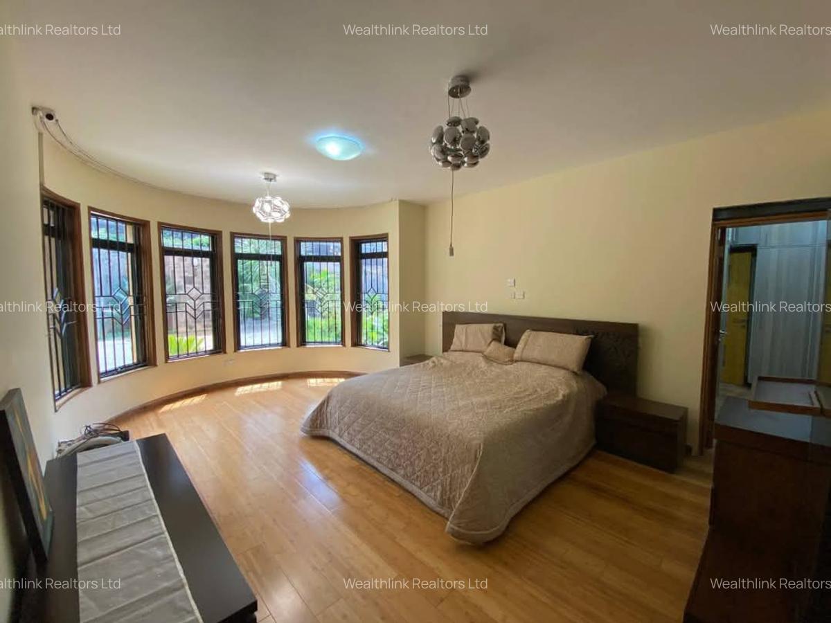 5 Bed Townhouse with En Suite at Kyuna - 10