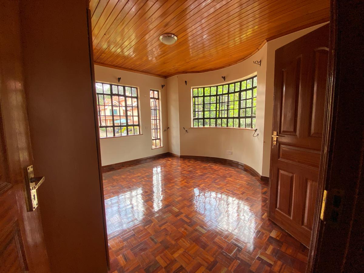 4 Bed Townhouse with En Suite in Lavington - 11