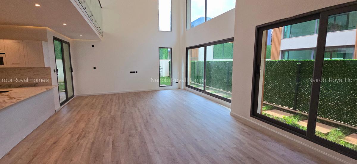 5 Bed House with En Suite at Lavington Green - 4