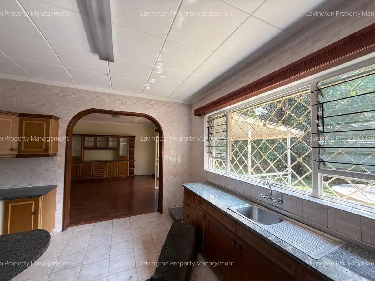 5 Bed House with En Suite at Lavington Green - 13