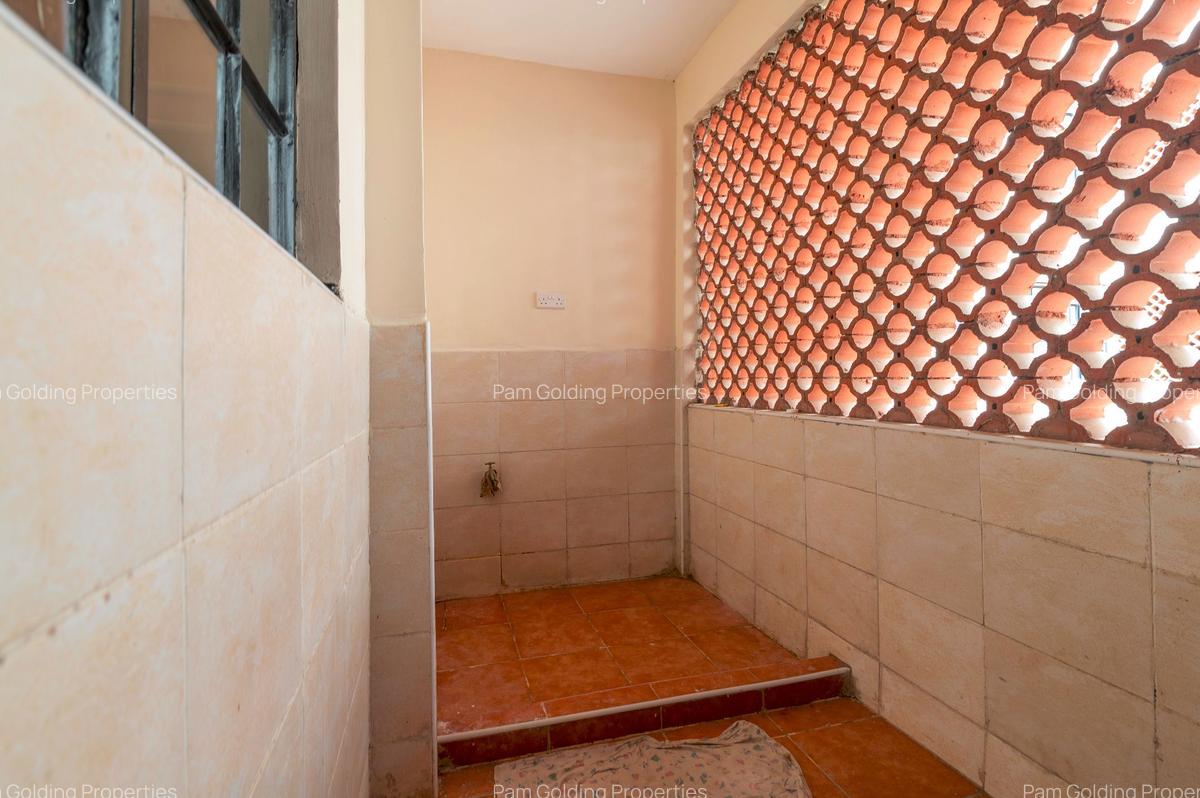 3 Bed Apartment with En Suite at Bejing Road - 5