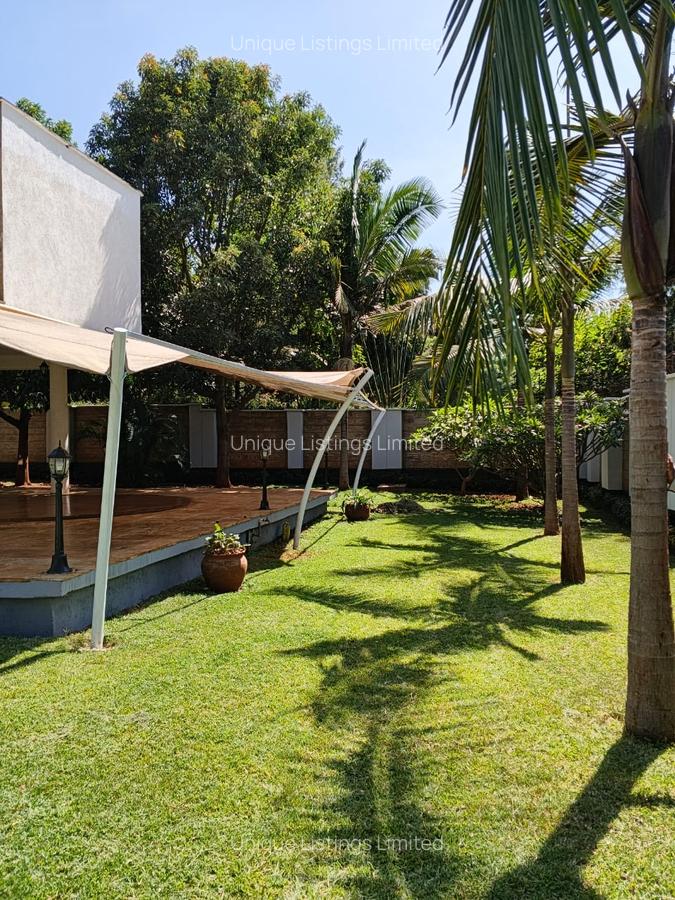 4 Bed House with En Suite in Runda - 2