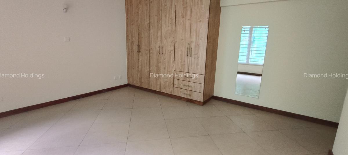 4 Bed Apartment with En Suite at Parklands - 5