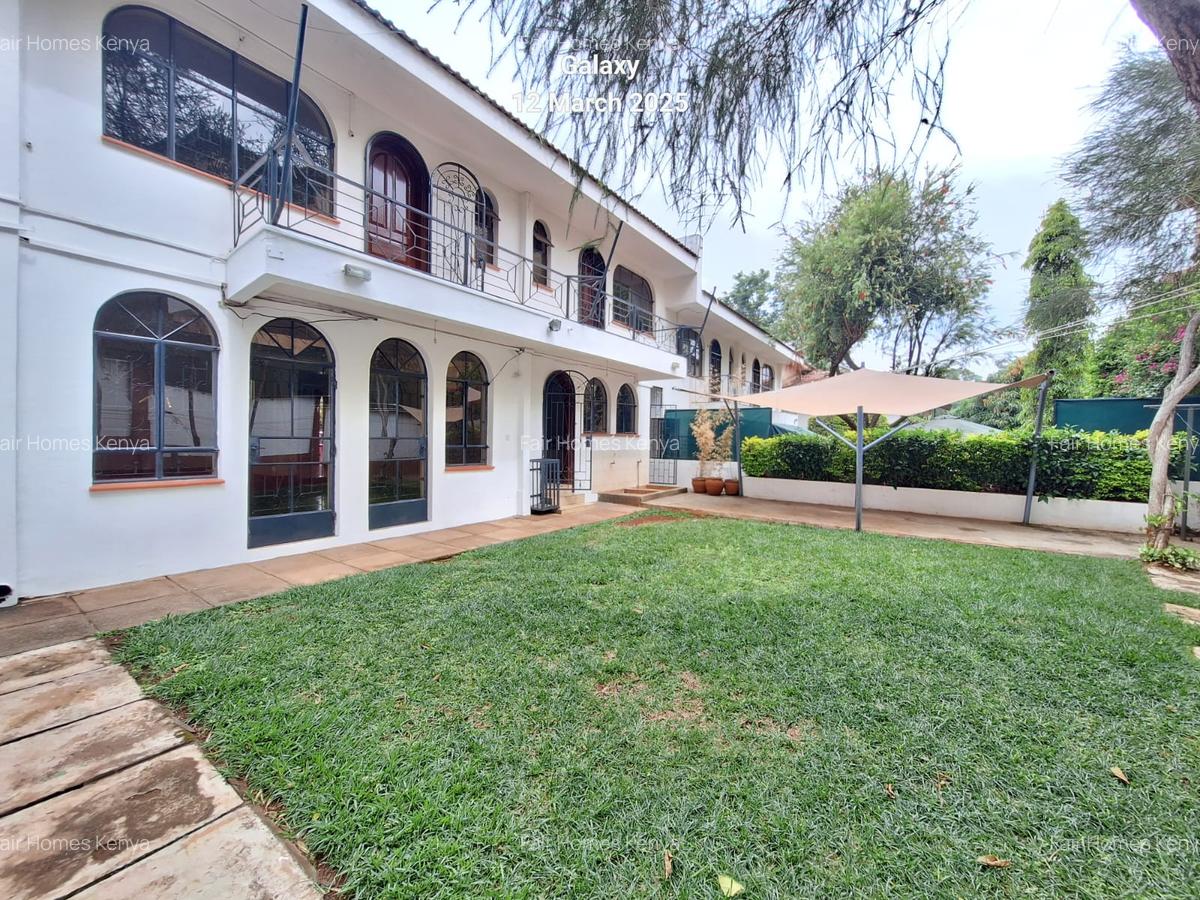 5 Bed Townhouse with En Suite at Riverside Drive - 2