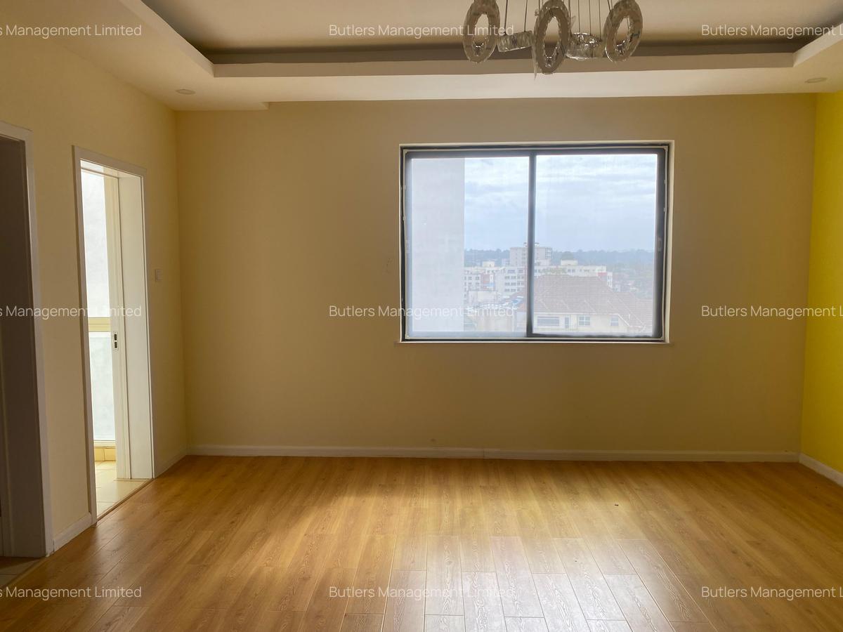 3 Bed Apartment with En Suite in Brookside - 2