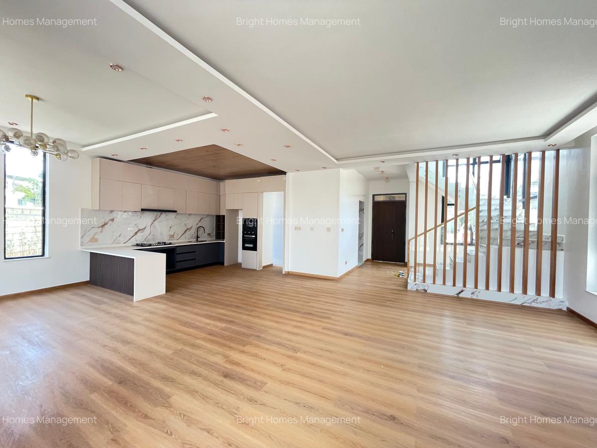 5 Bed Townhouse with En Suite in Lavington - 3