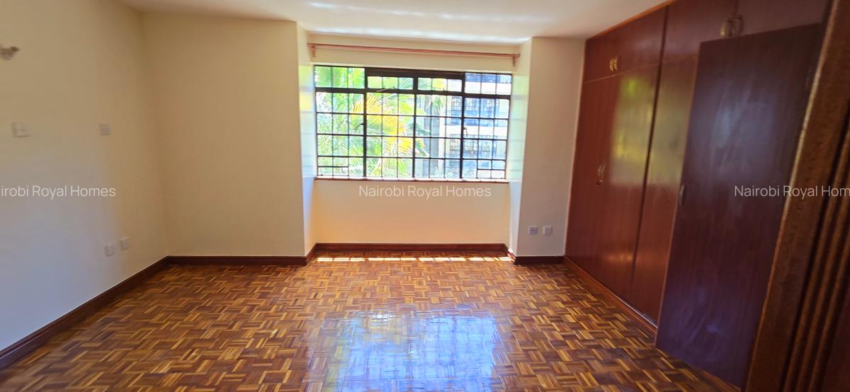 4 Bed Townhouse with En Suite at Lavington Convent Drive - 20