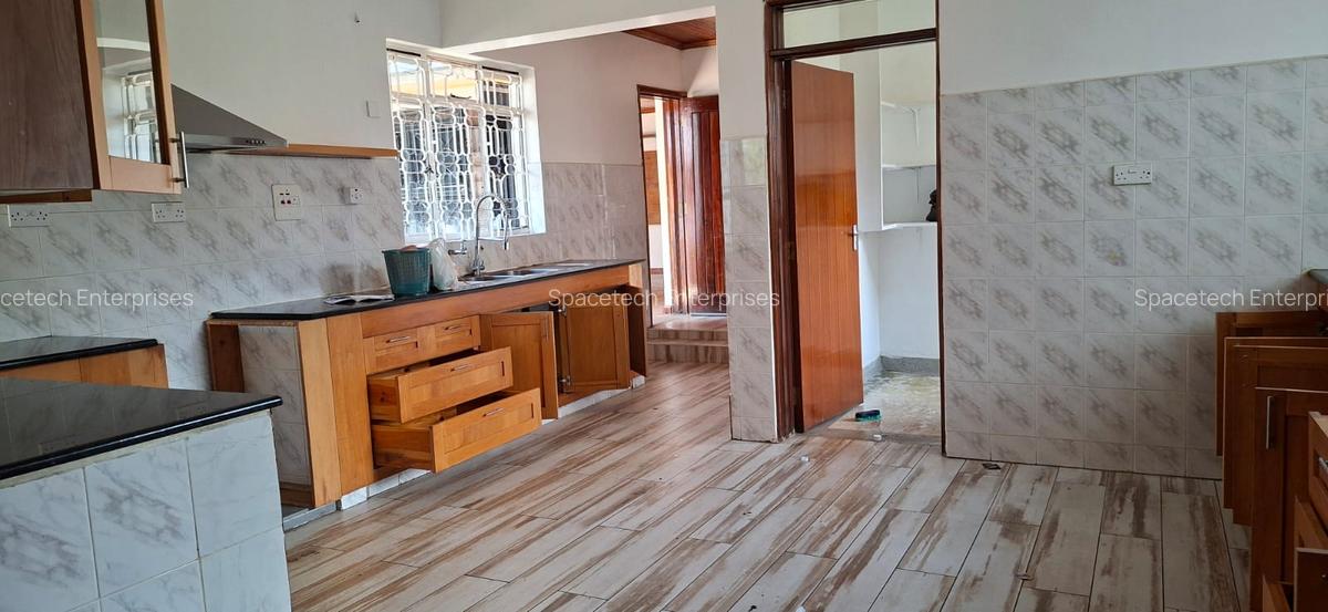 6 Bed House with En Suite in Runda - 9