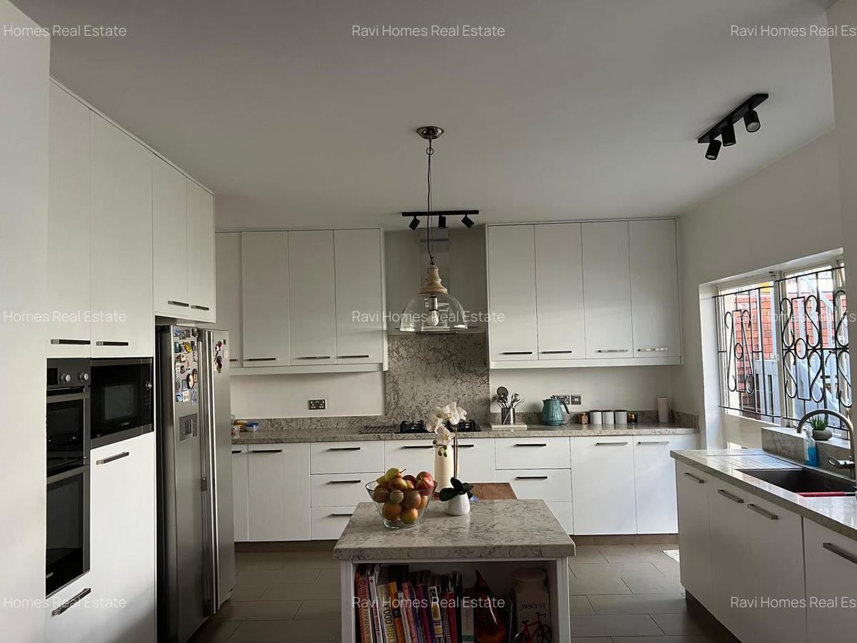 5 Bed Townhouse with En Suite at Arwings Kodhek - 6