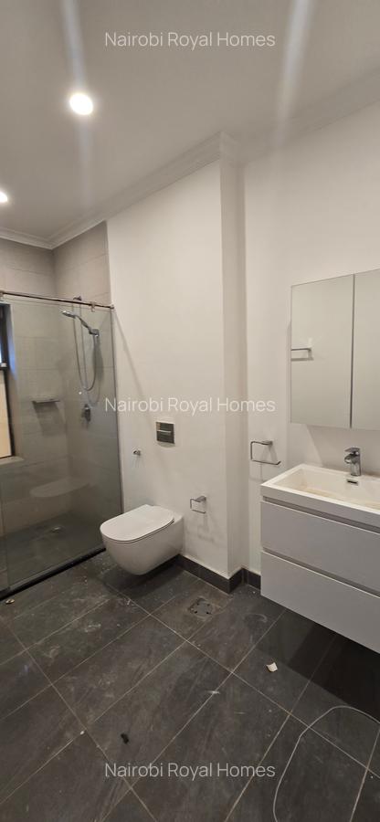 5 Bed Townhouse with En Suite at Lavington Green - 14