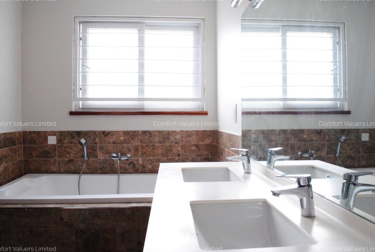 5 Bed Townhouse with En Suite at Lavington Green - 15