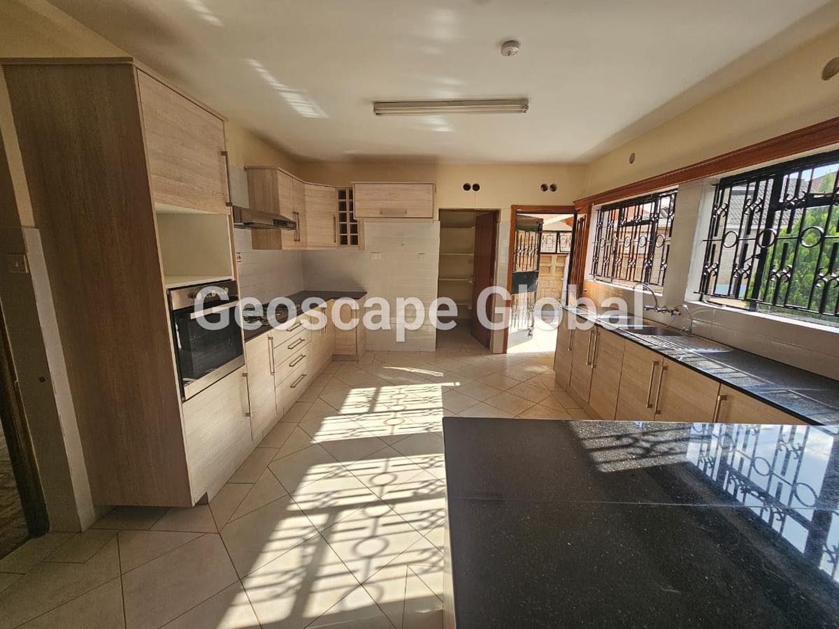 5 Bed House with En Suite in Nyari - 7