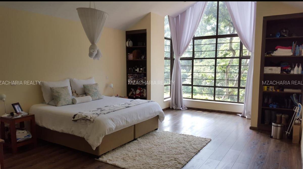 5 Bed Villa with En Suite in Rosslyn - 20