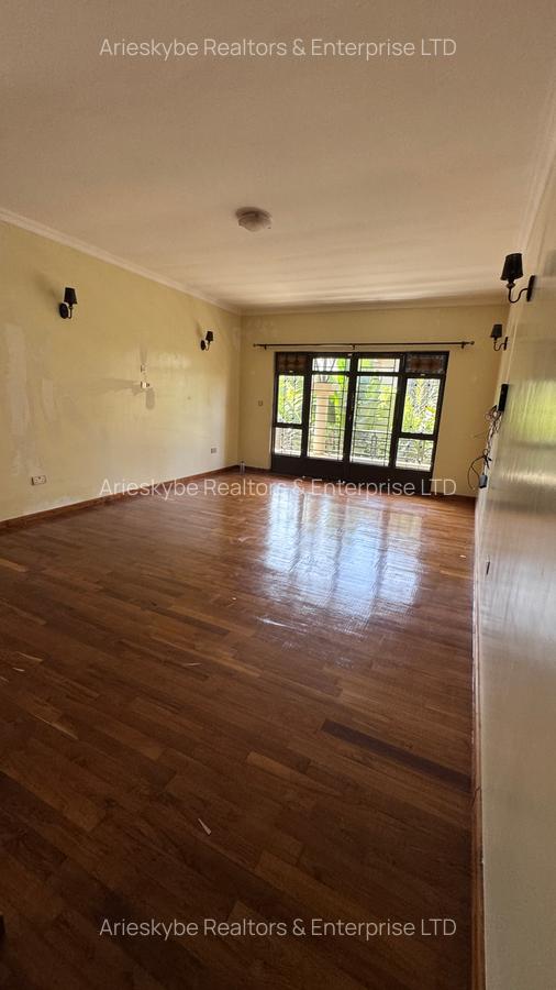 5 Bed Villa with En Suite in Runda - 12