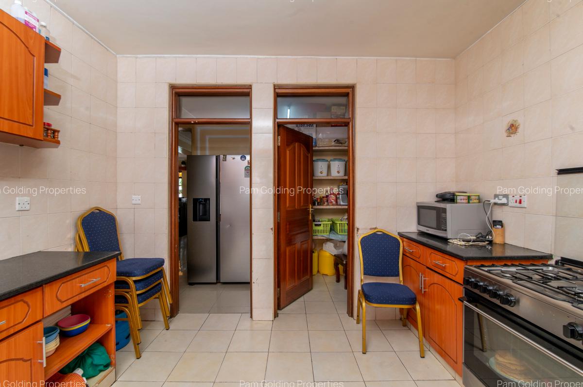 4 Bed Townhouse with Staff Quarters at Road C - 16