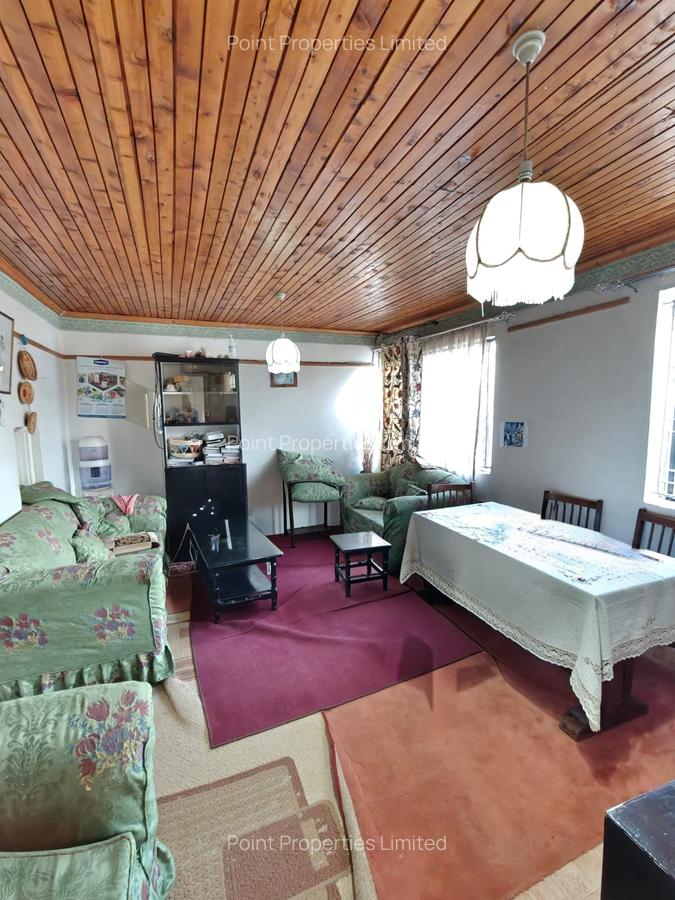 3 Bed House with En Suite in Donholm - 4