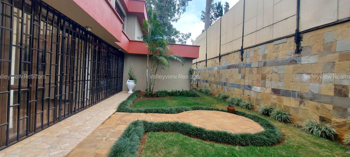 5 Bed Townhouse with En Suite at Lavington - 9