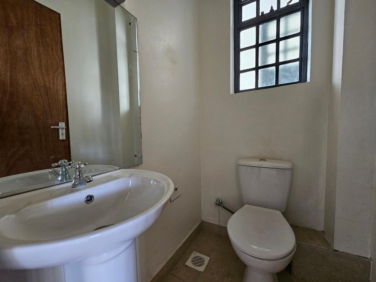 2 Bed Apartment with En Suite in Kiambu Road - 4