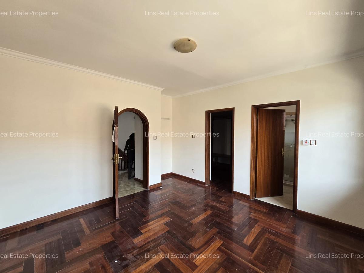 5 Bed Townhouse with En Suite in Lavington - 10