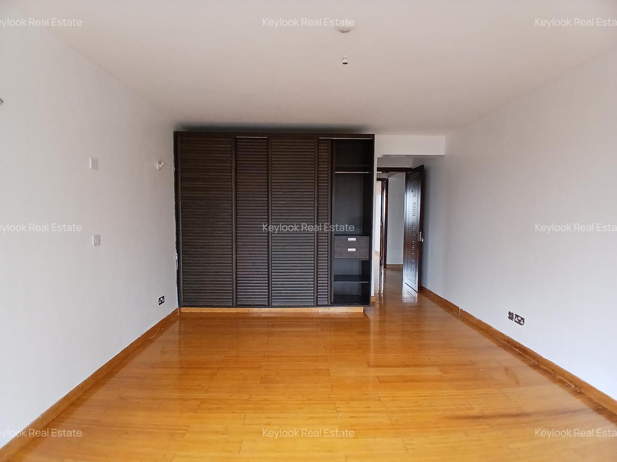 3 Bed Apartment with En Suite at Lavington - 9