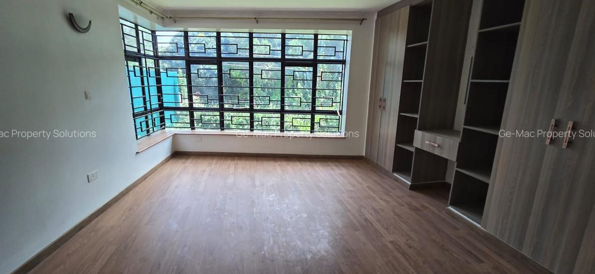 5 Bed Townhouse with En Suite in Lavington - 11