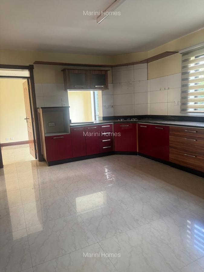 5 Bed Townhouse with En Suite in Brookside - 7