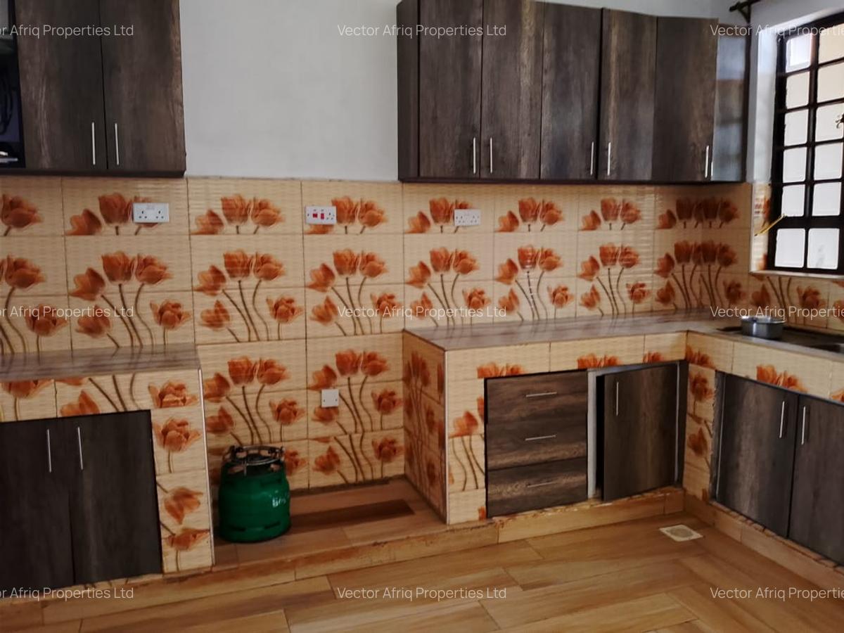 6 Bed House with En Suite in Syokimau - 3