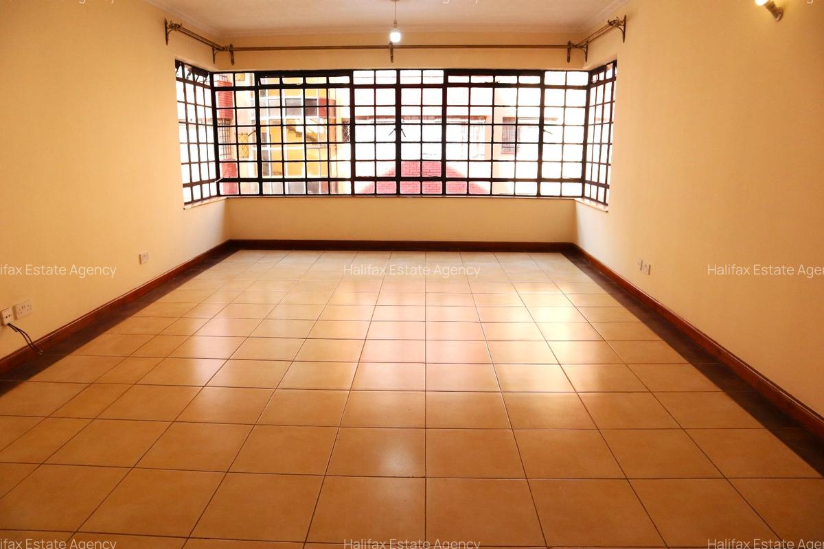 3 Bed Apartment with En Suite in Parklands - 12