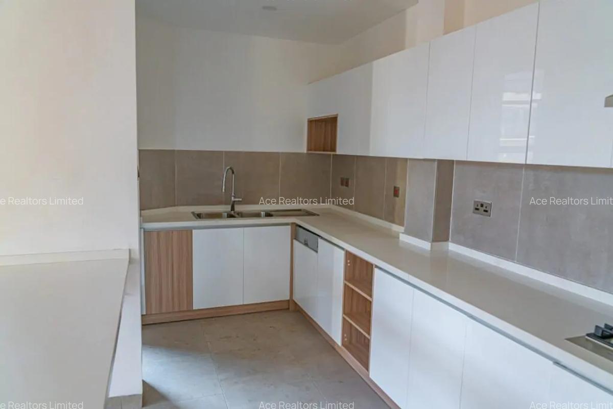 4 Bed Townhouse with En Suite at Lavington - 6