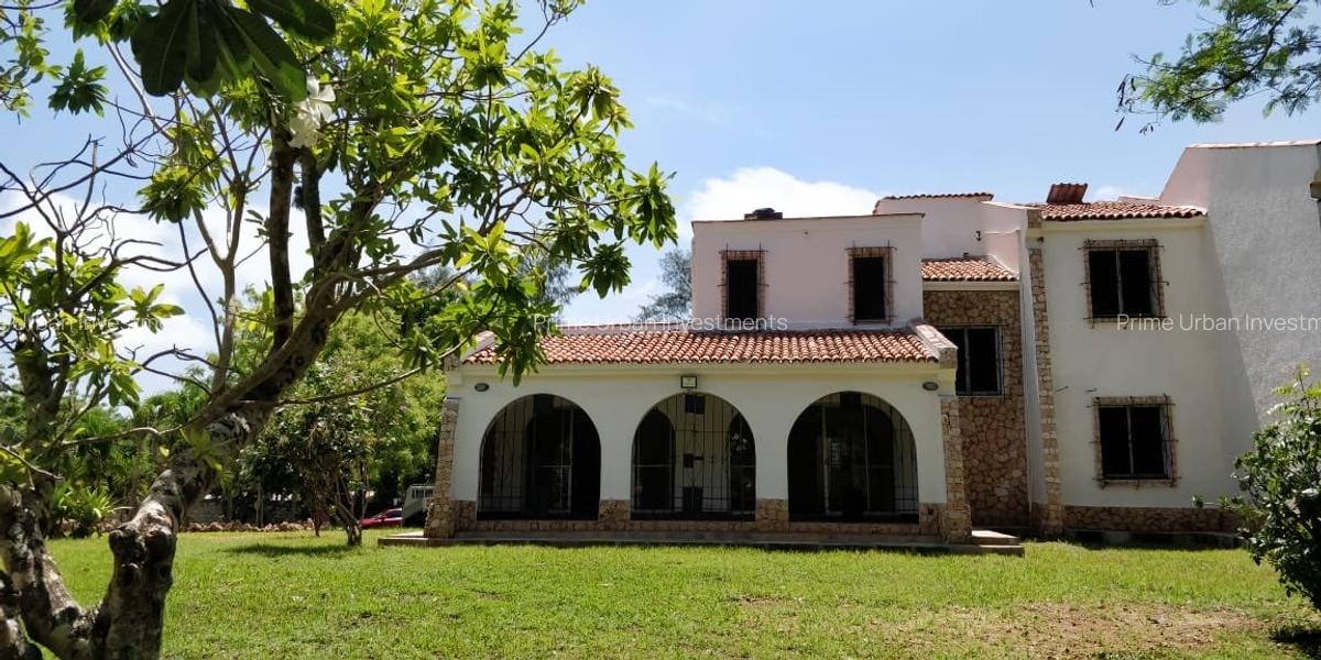 4 Bed House with En Suite in Nyali Area - 15