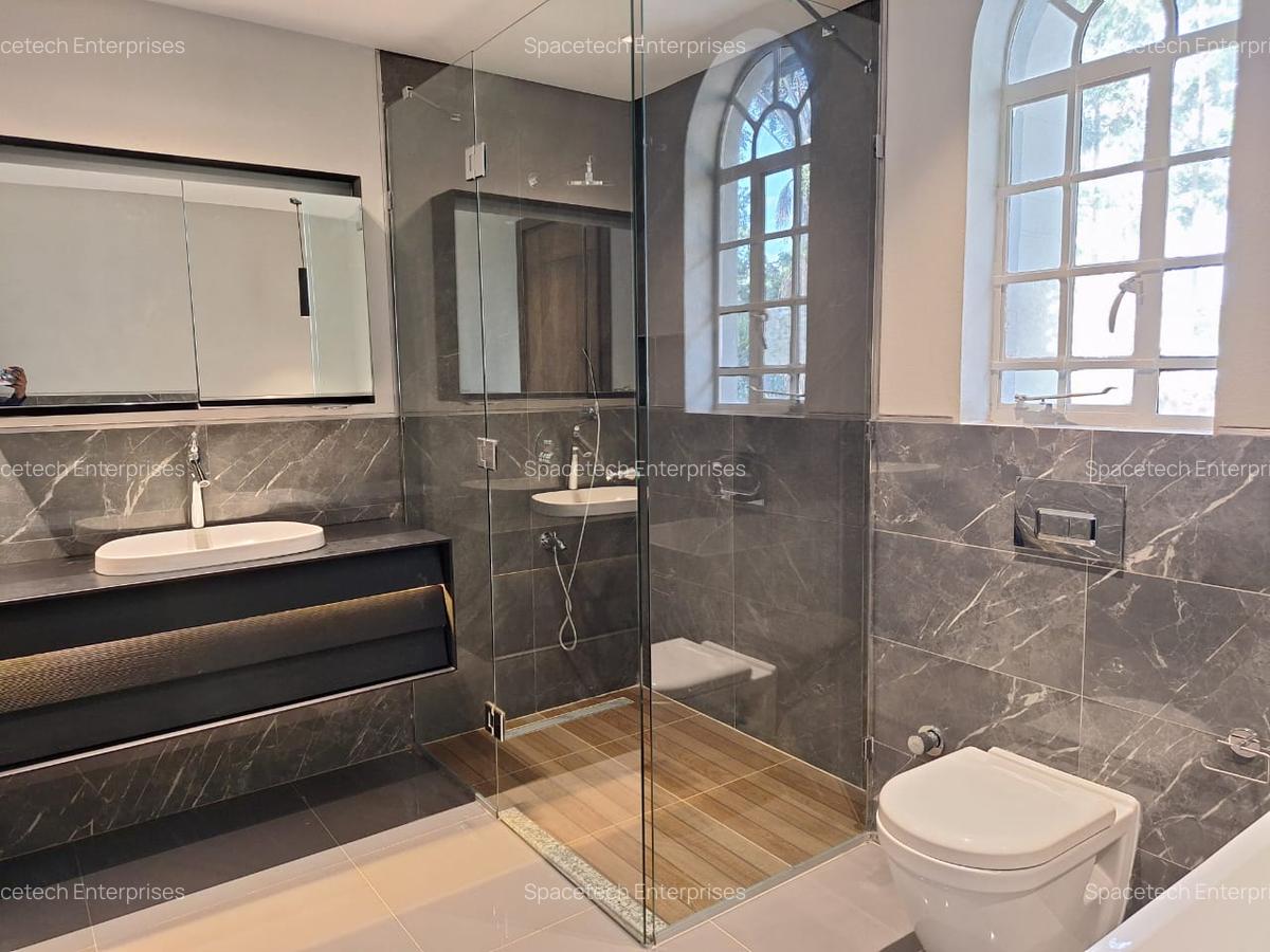 5 Bed House with En Suite in Runda - 19