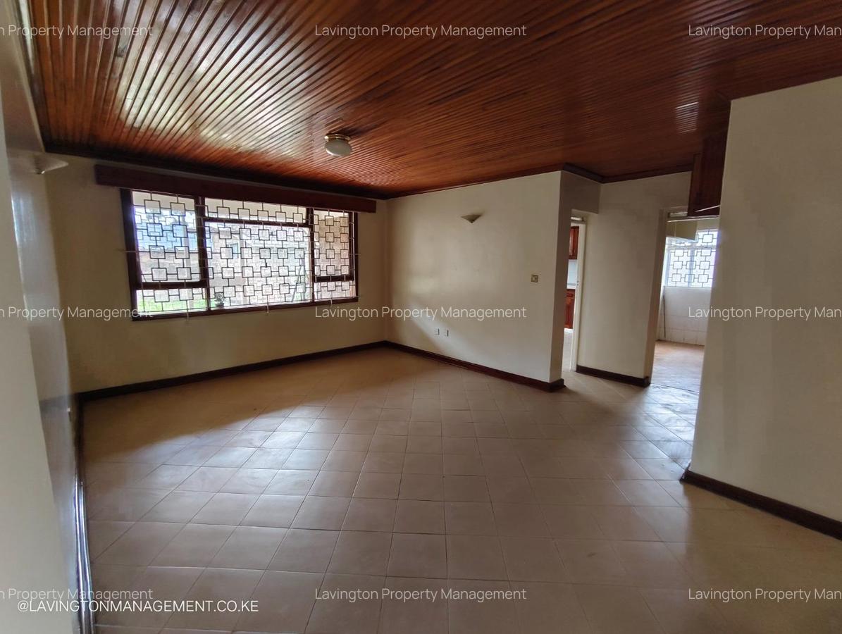 5 Bed House with En Suite at Lavington Green - 7