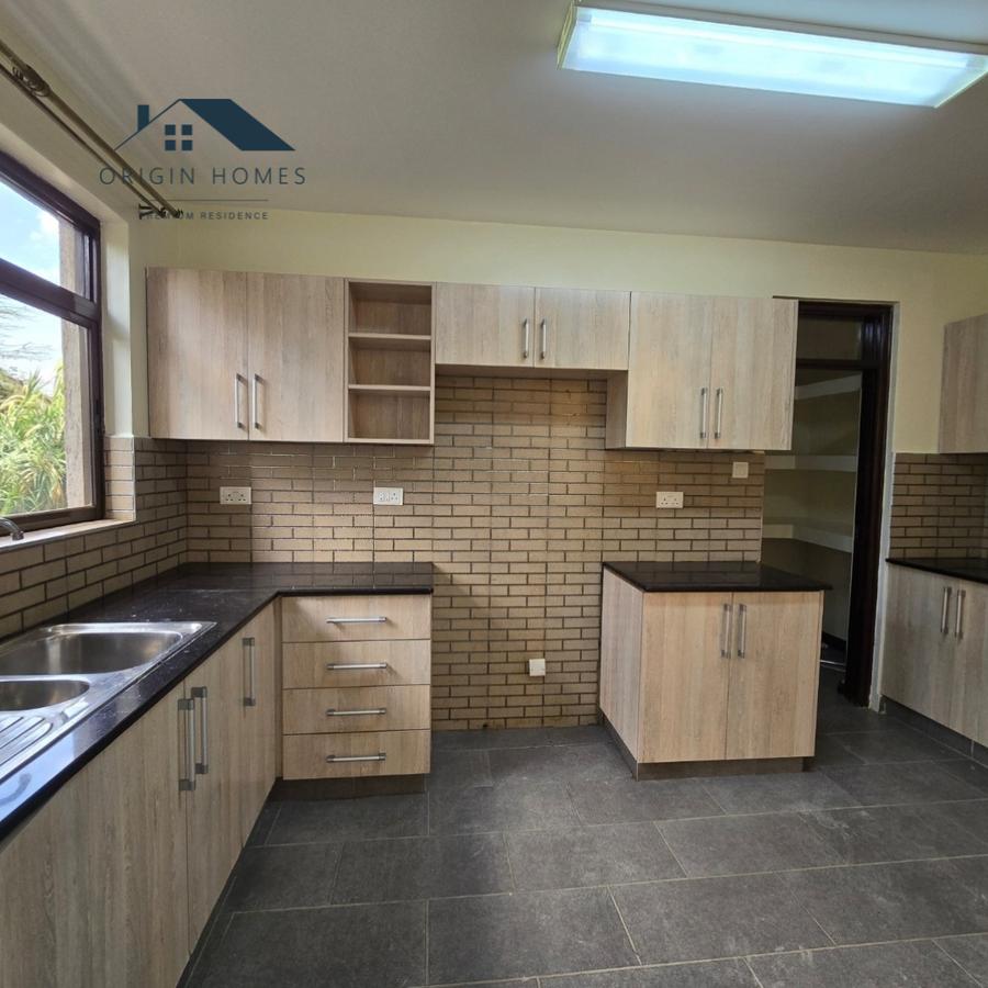 3 Bed Apartment with En Suite at Lavington - 5