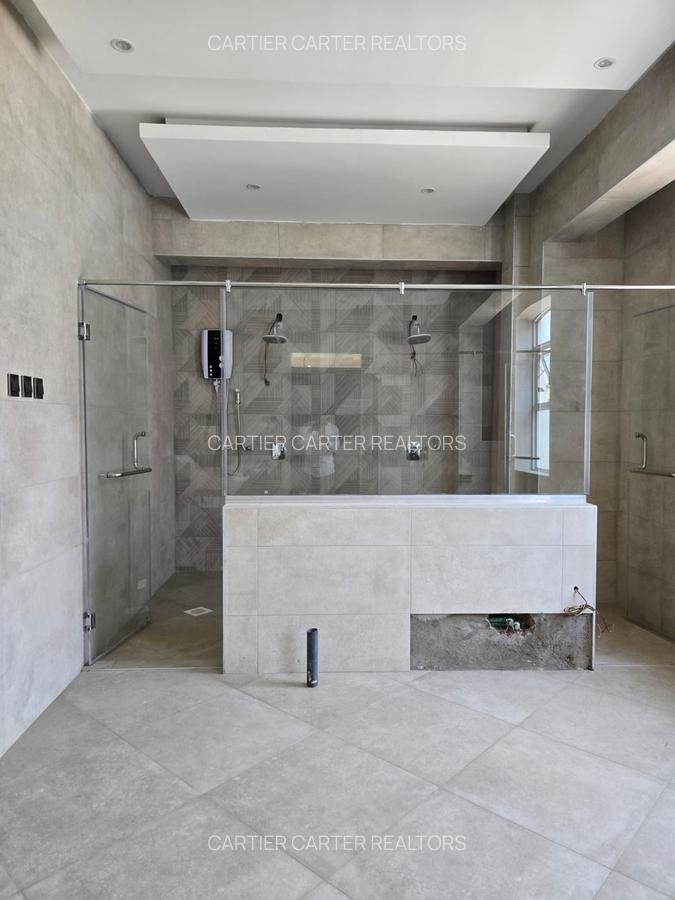 5 Bed House with En Suite in Runda - 18