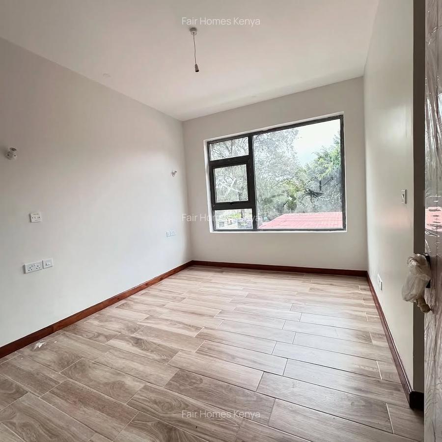 6 Bed Townhouse with En Suite at Lavington Green - 8