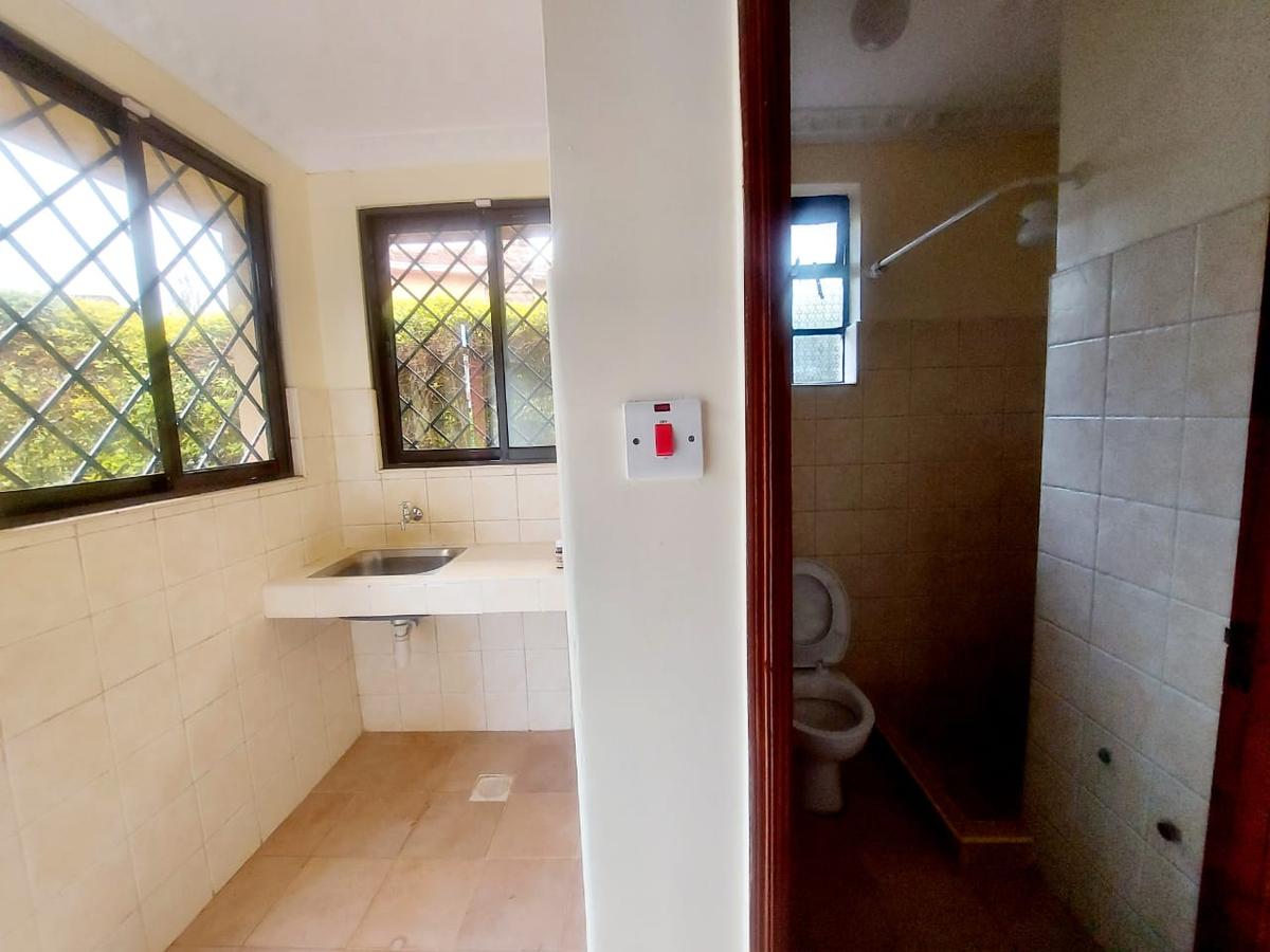 4 Bed Villa with En Suite at Fourways Junction Estate - 18