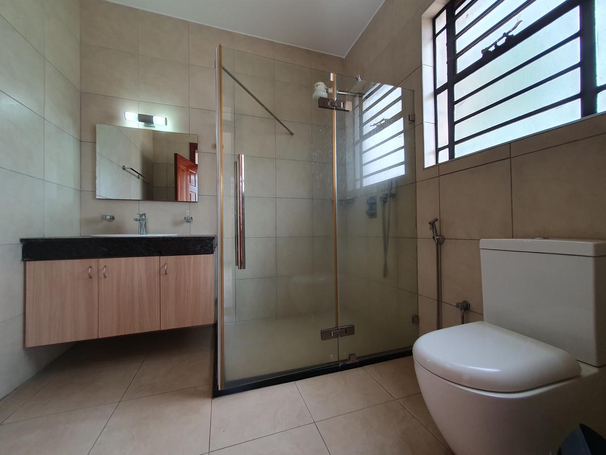 4 Bed Apartment with En Suite at 2Nd Parklands Avenue - 14