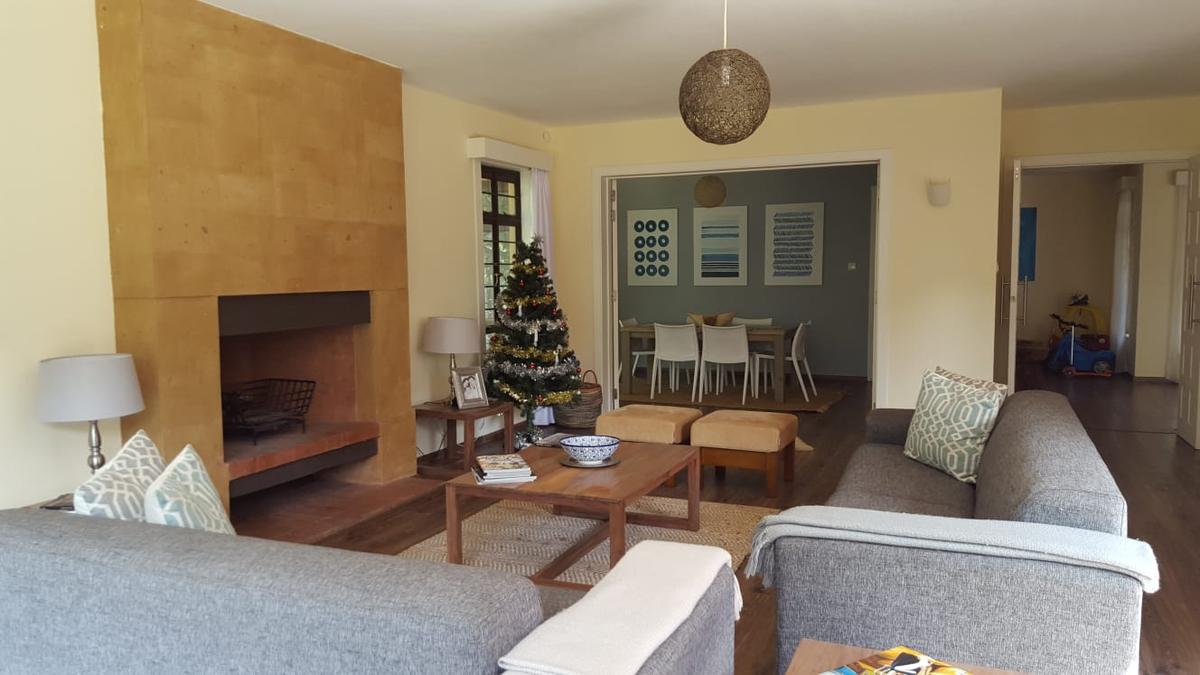 4 Bed House with En Suite in Rosslyn - 10