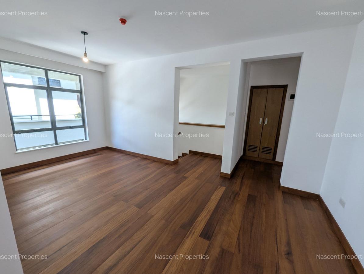 4 Bed Apartment with En Suite at Rosslyn - 10