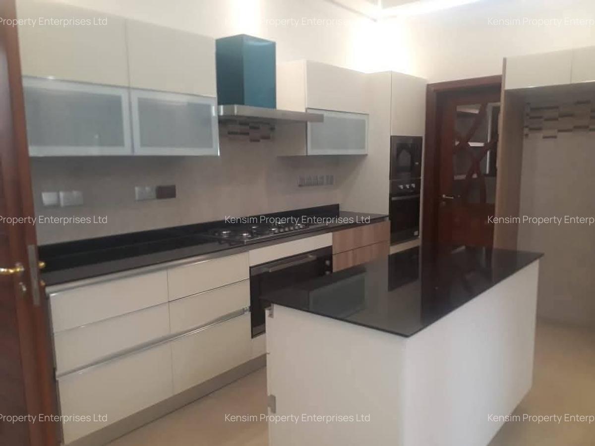 5 Bed Townhouse with En Suite in Lavington - 5