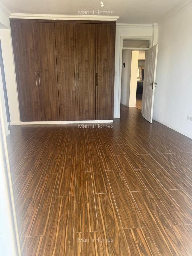 3 Bed Apartment with En Suite in Riverside - 11