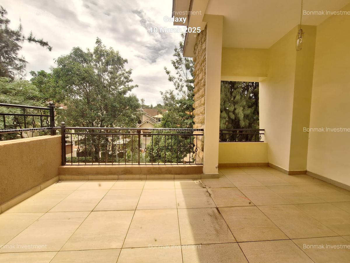 5 Bed Townhouse with En Suite at Lavington Green - 14