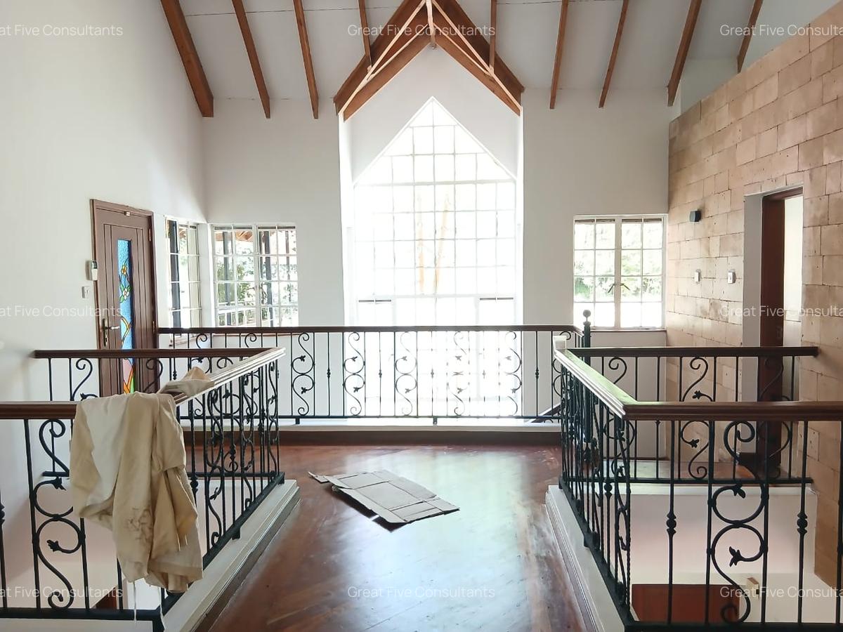 5 Bed Villa with En Suite in Rosslyn - 11