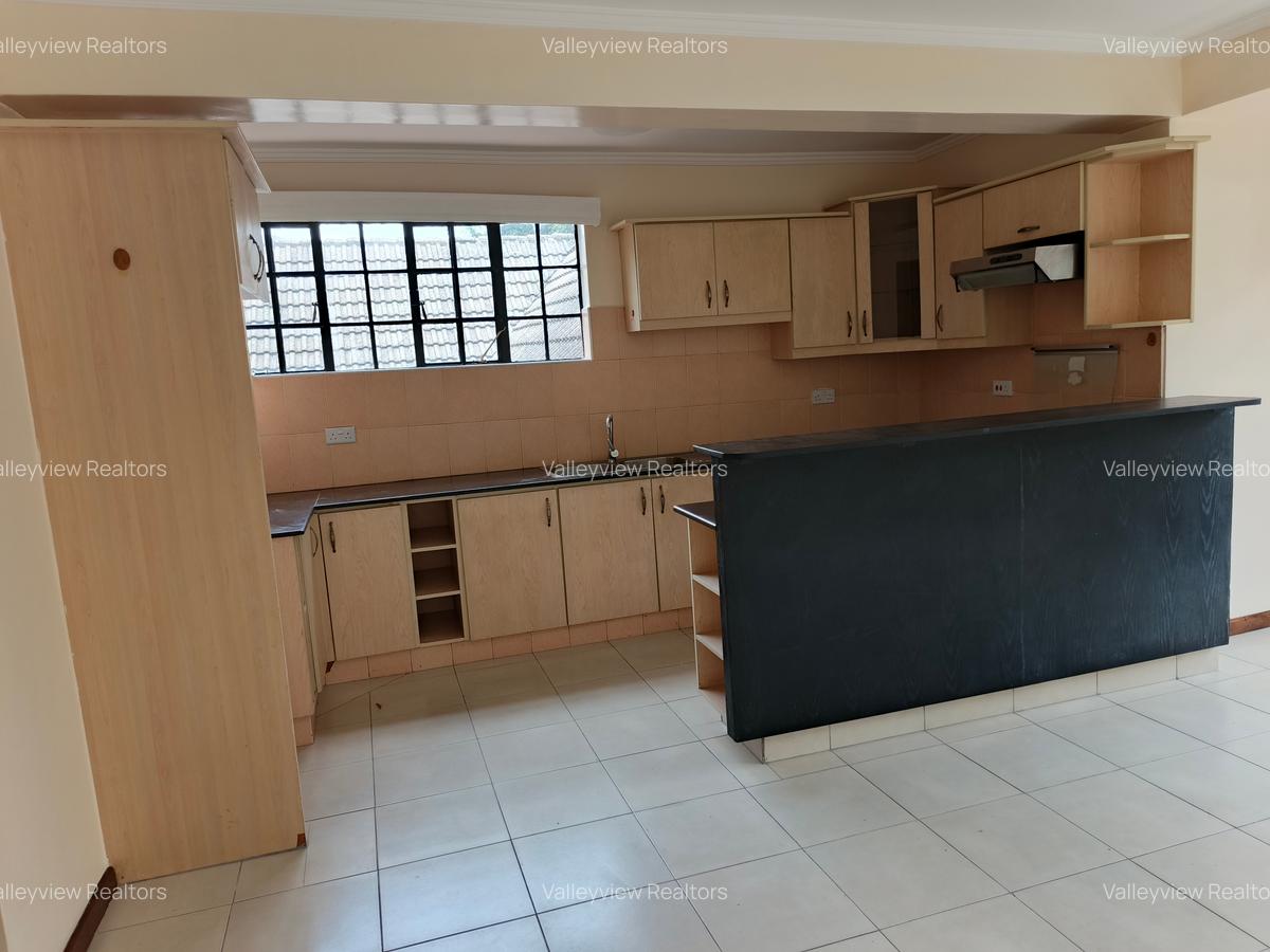 2 Bed House with En Suite at Lavington - 7